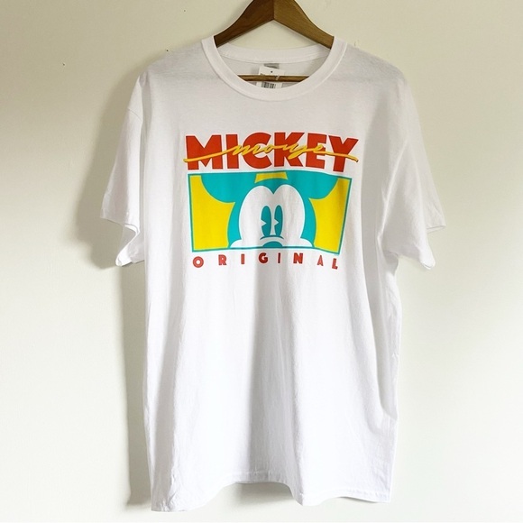 Tops - NWT Mickey Mouse Retro Graphic Tee Size Large